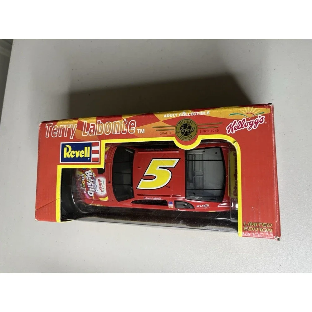 1/24 Revell 1998 NASCAR #5 Terry Labonte Blasted Fruit Loops Chevrolet